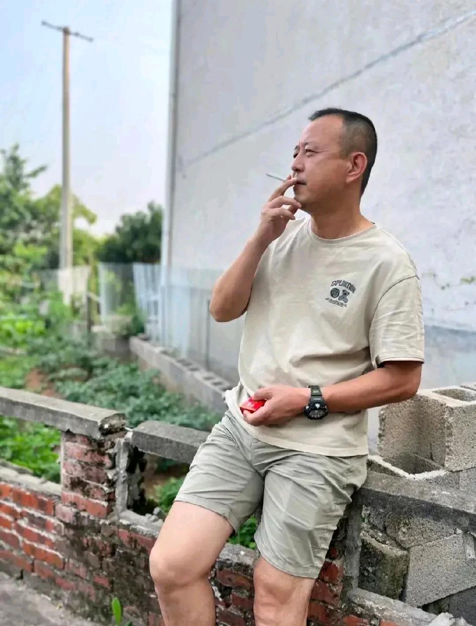 手上有100万，投资啥能够保持增长。现在利率这么低，房产也不景气，空闲的钱大家都