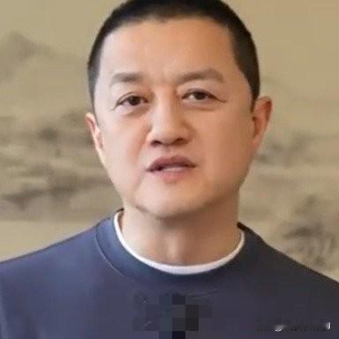 有爱，有担当的好男人 ​​​，即便负债累累也在坚持再坚持做公益，李亚鹏是一个心里