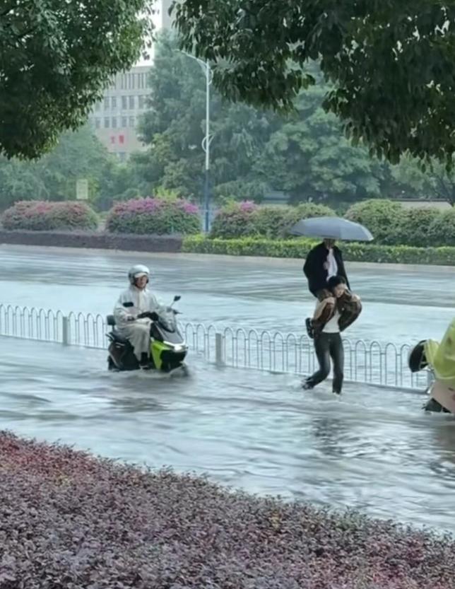 这女人力气真有这么大吗，如果是真的，那这个男人太有安全感了