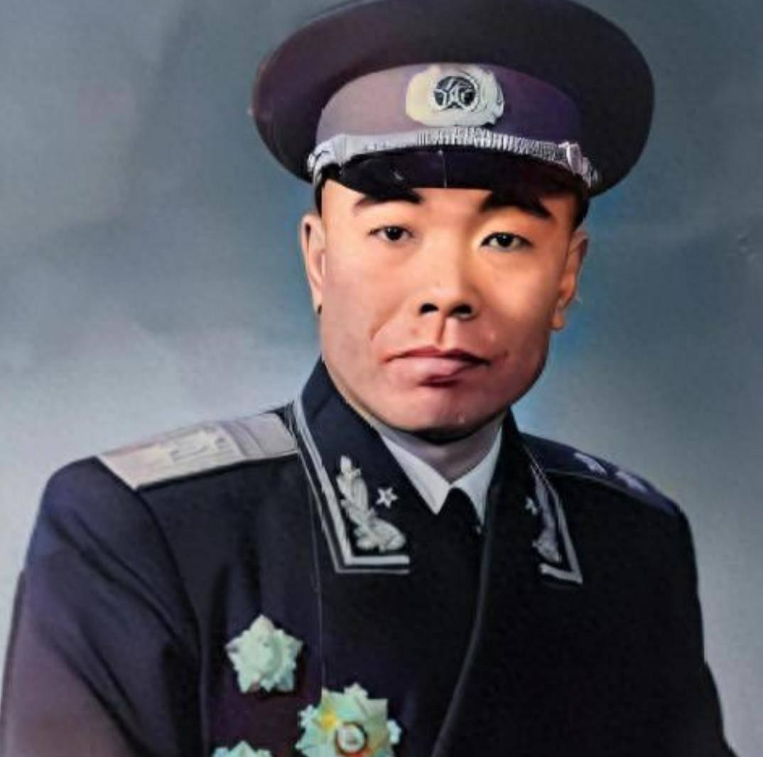1955 年授衔时，国民党起义将领陈明仁、董其武和曾泽生，都在其中，不过前两位被