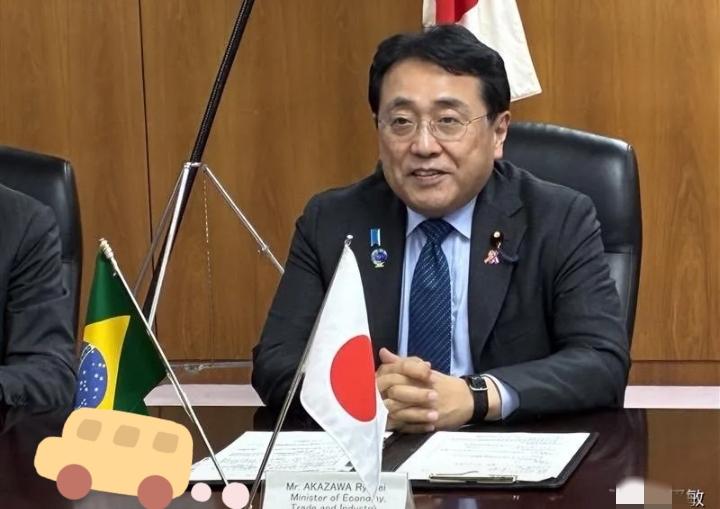 不搭理，日本来中国了
 
尽管中国并没有给予积极回应，但是日本还是主动官宣访华了