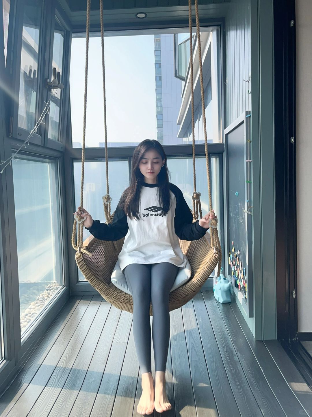 带女儿和大家说新年快乐啦