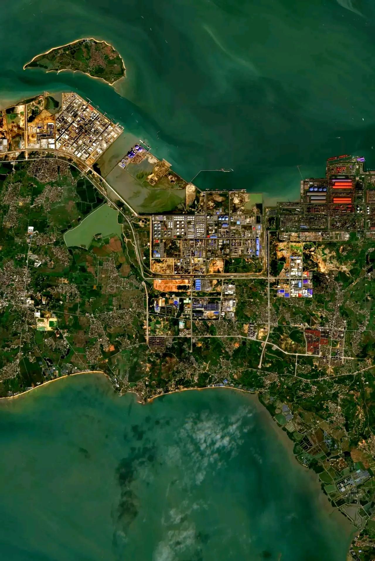 广东湛江经开区最近卫星图（12.01）