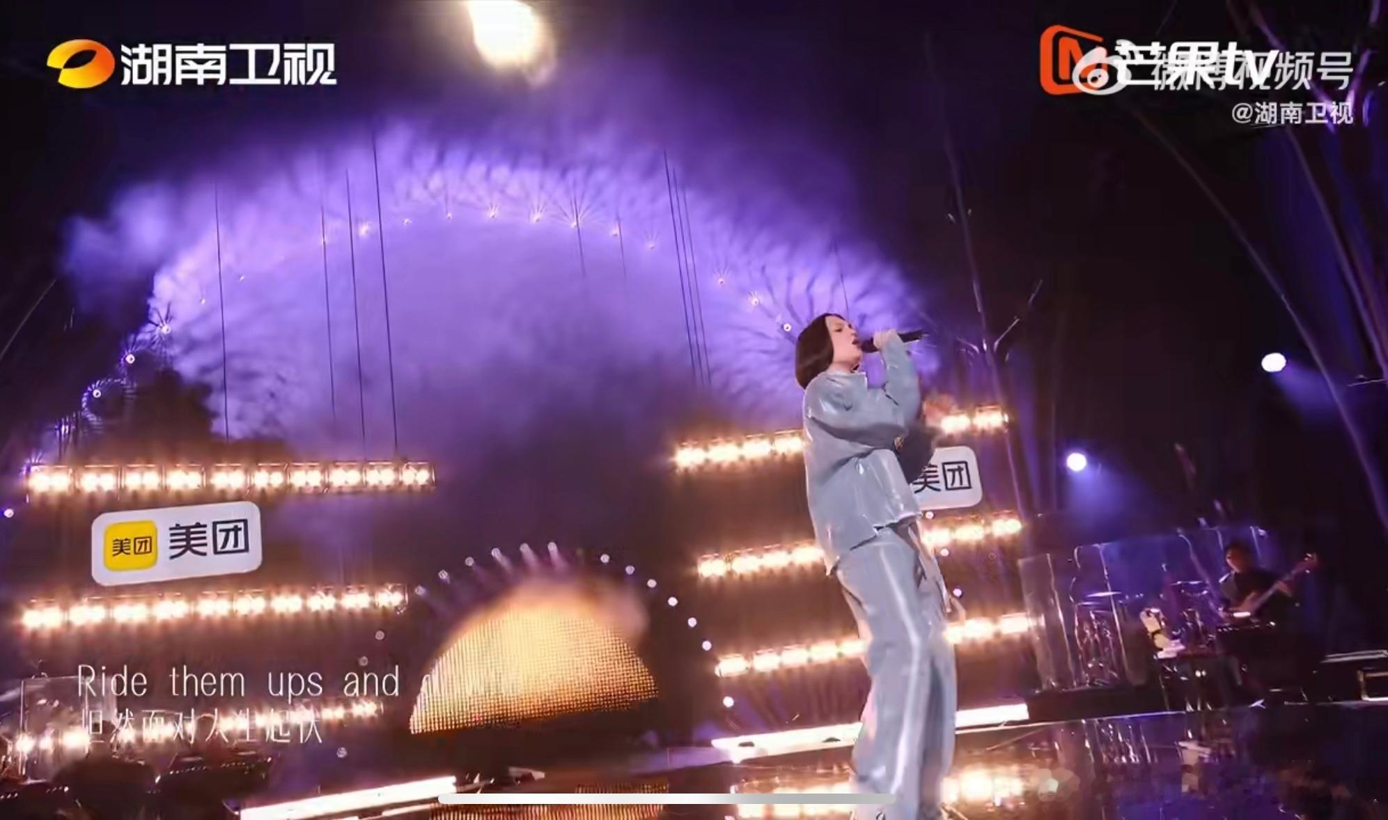 结石姐开口秒了全世界歌手直播歌手2026聆听Jessie J的演唱，在轻快旋律 