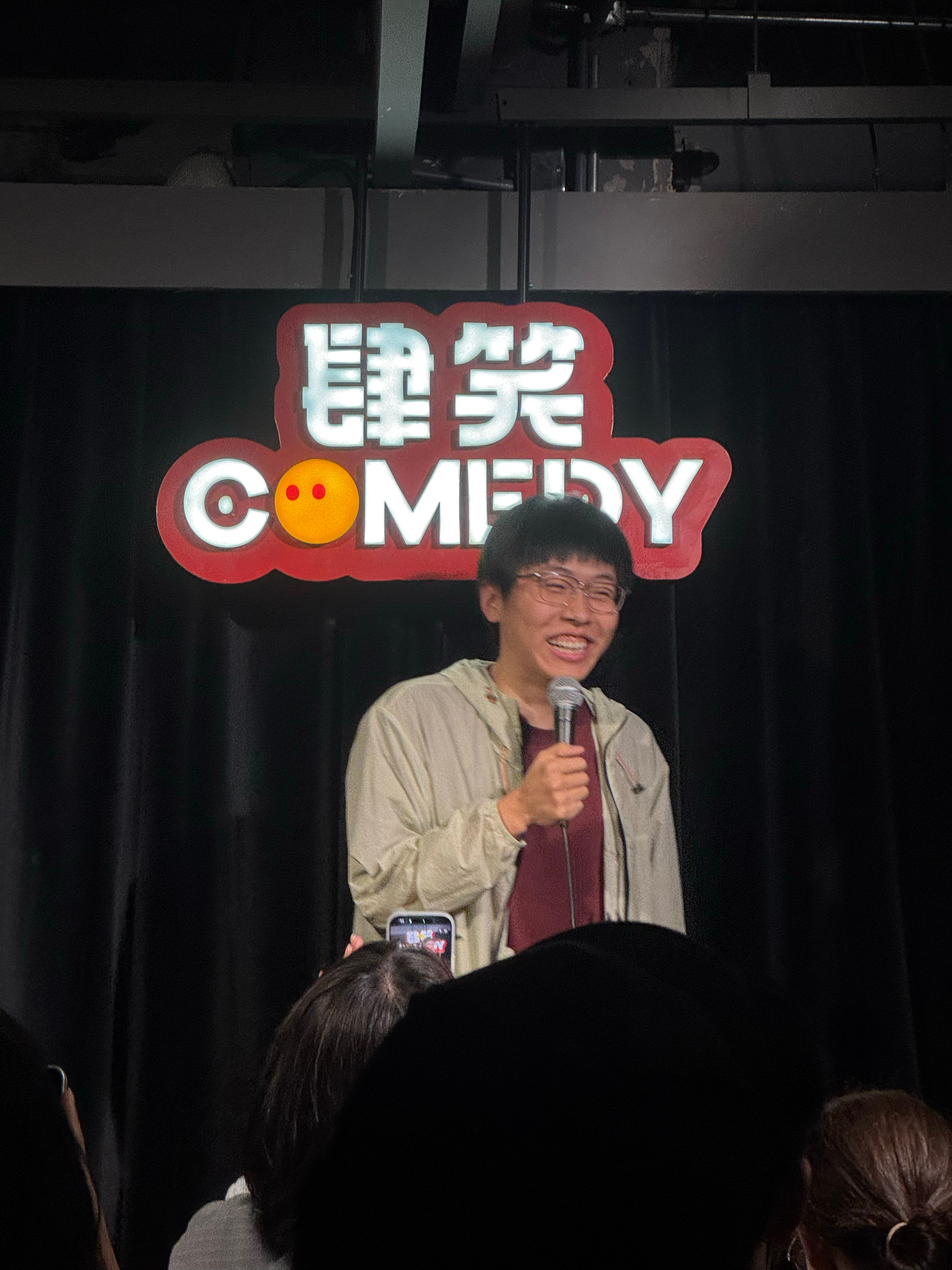 随机看的盲盒开放麦，也是开到了王越、柒柒、小齐、高寒、侯智元。只能说实在了不起，