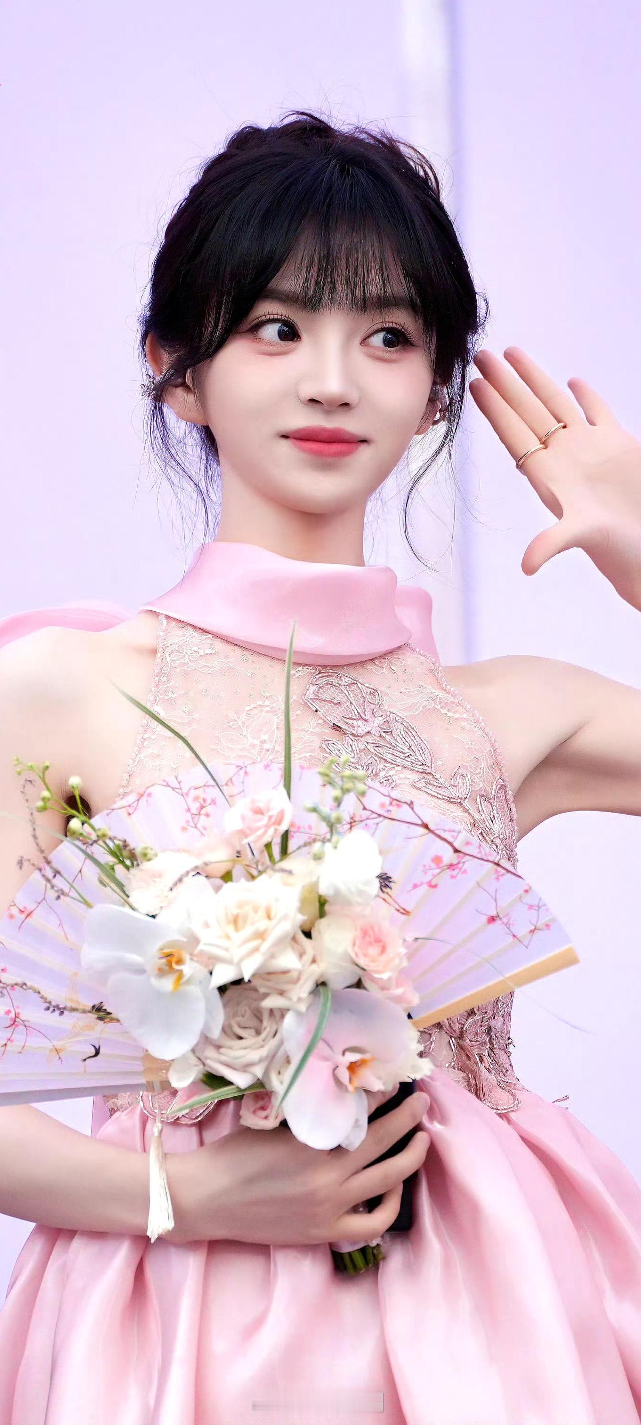 田曦薇是甜妹天花板吧田曦薇 分享美图，共享美好 分享治愈系美图  甜妹笑容田曦薇