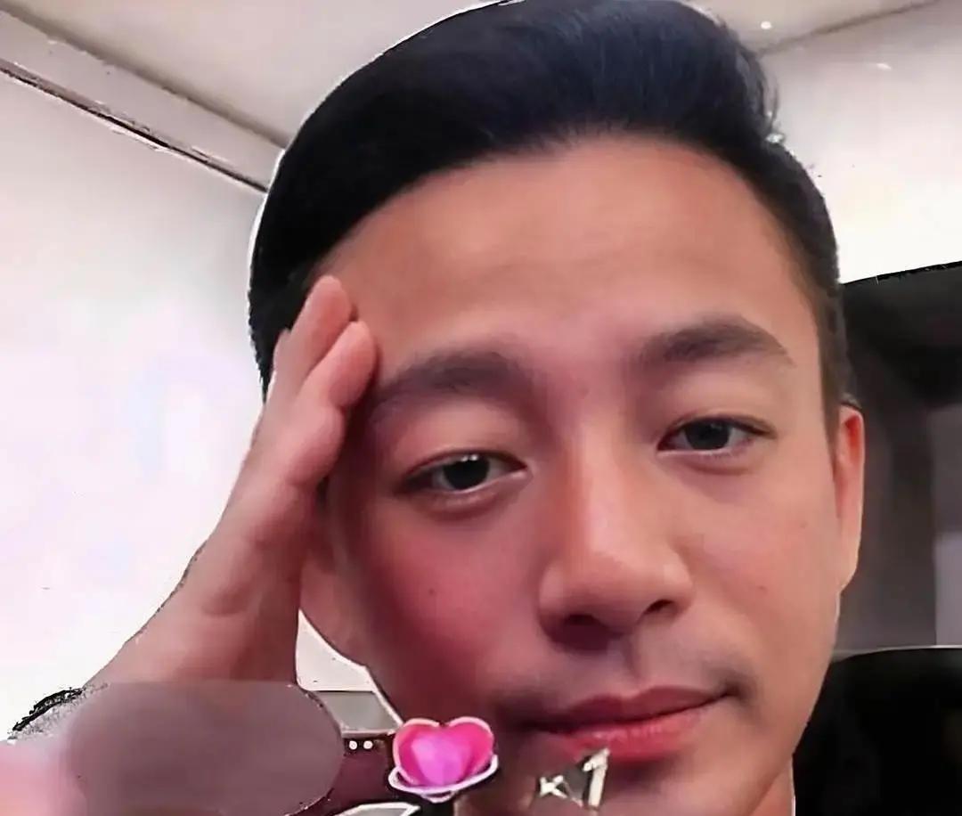 汪小菲直播聊两段婚姻，一番真心话戳中不少人。


和大S在一起十年，期间整天忙得