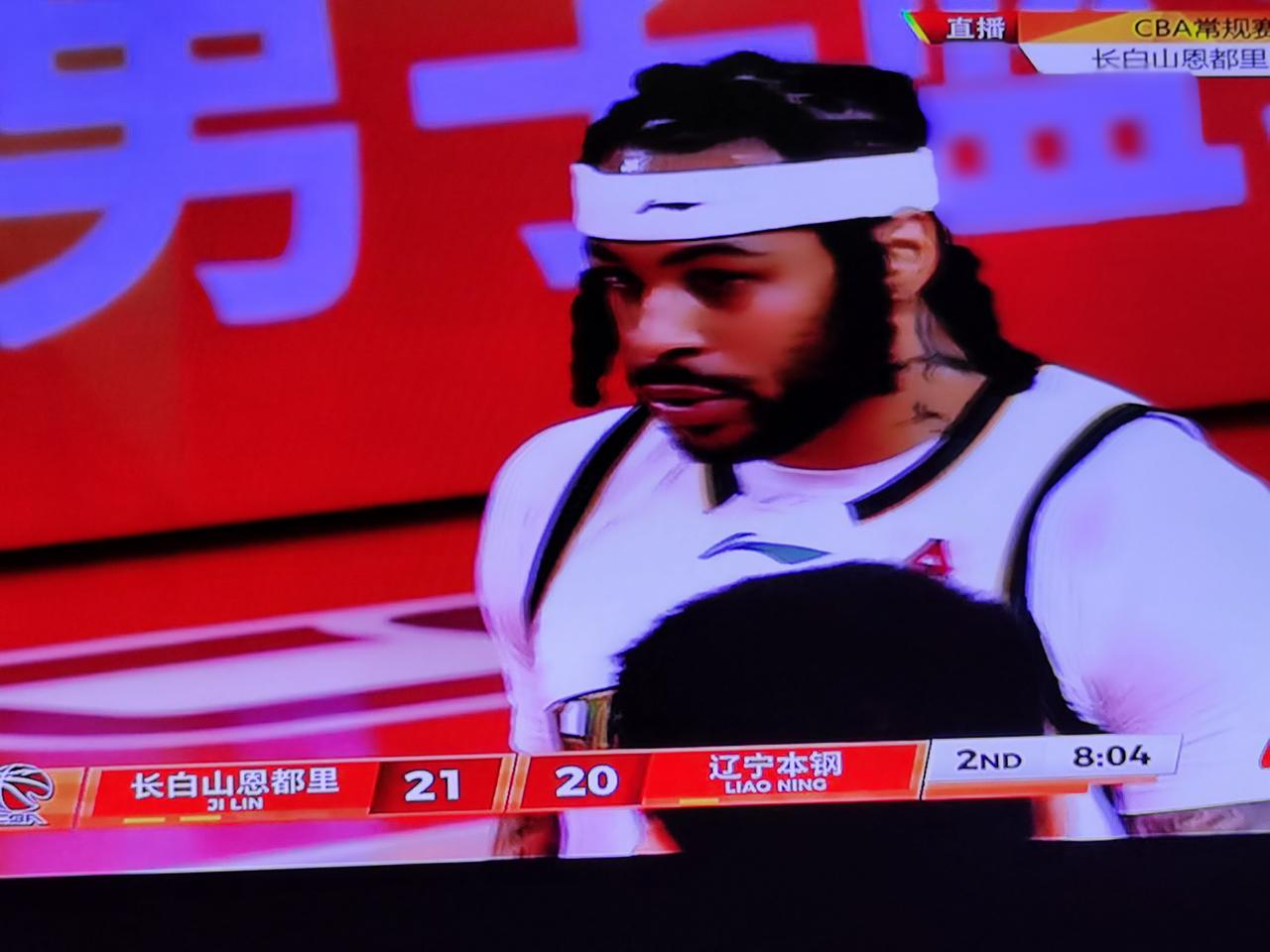 乌戈先生自从哈维和布罗金顿来队后，四个外援不知道怎么用了。
最典型的是弃用或很少