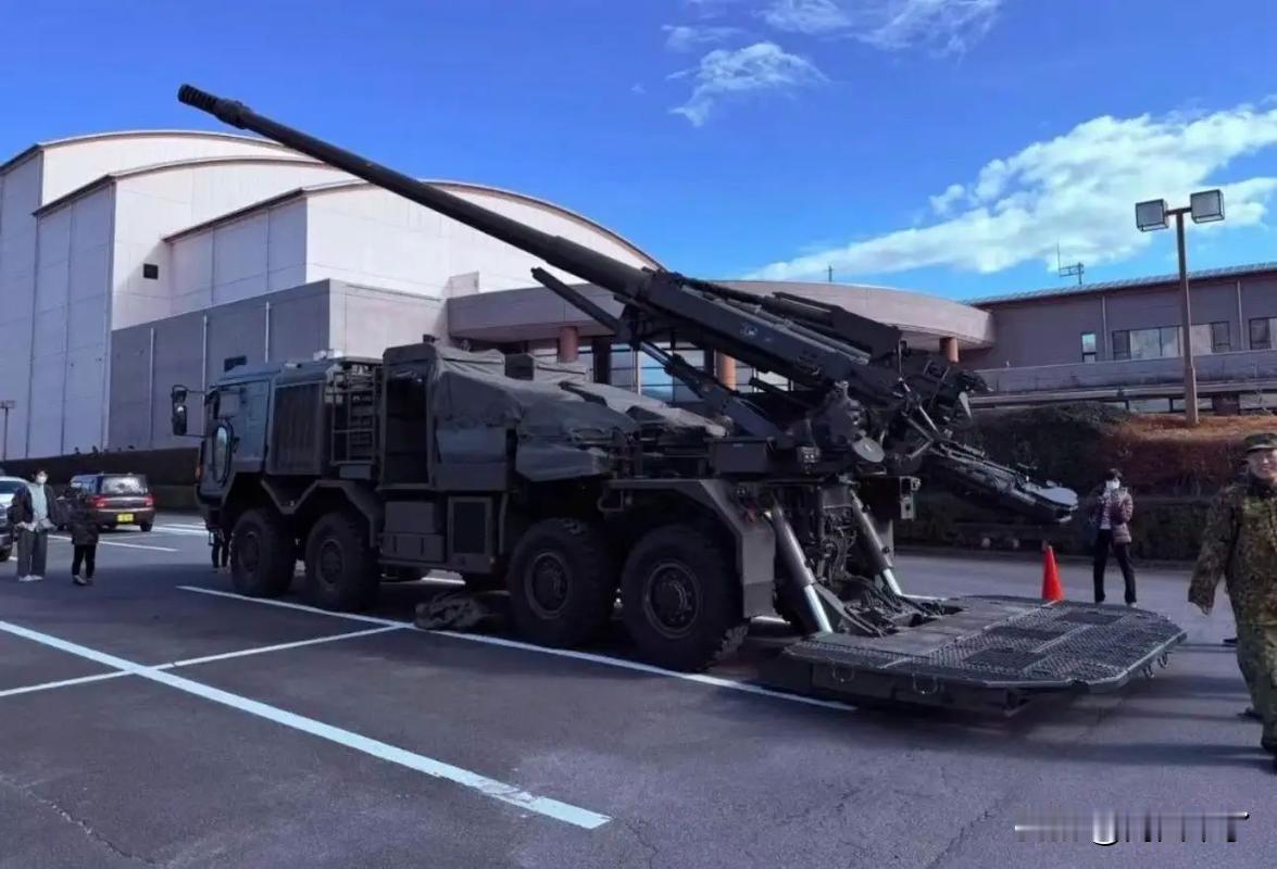 🎯 日本"铁拳"升级版！19式车载炮18秒连发3发，40公里外精准打击！
大家