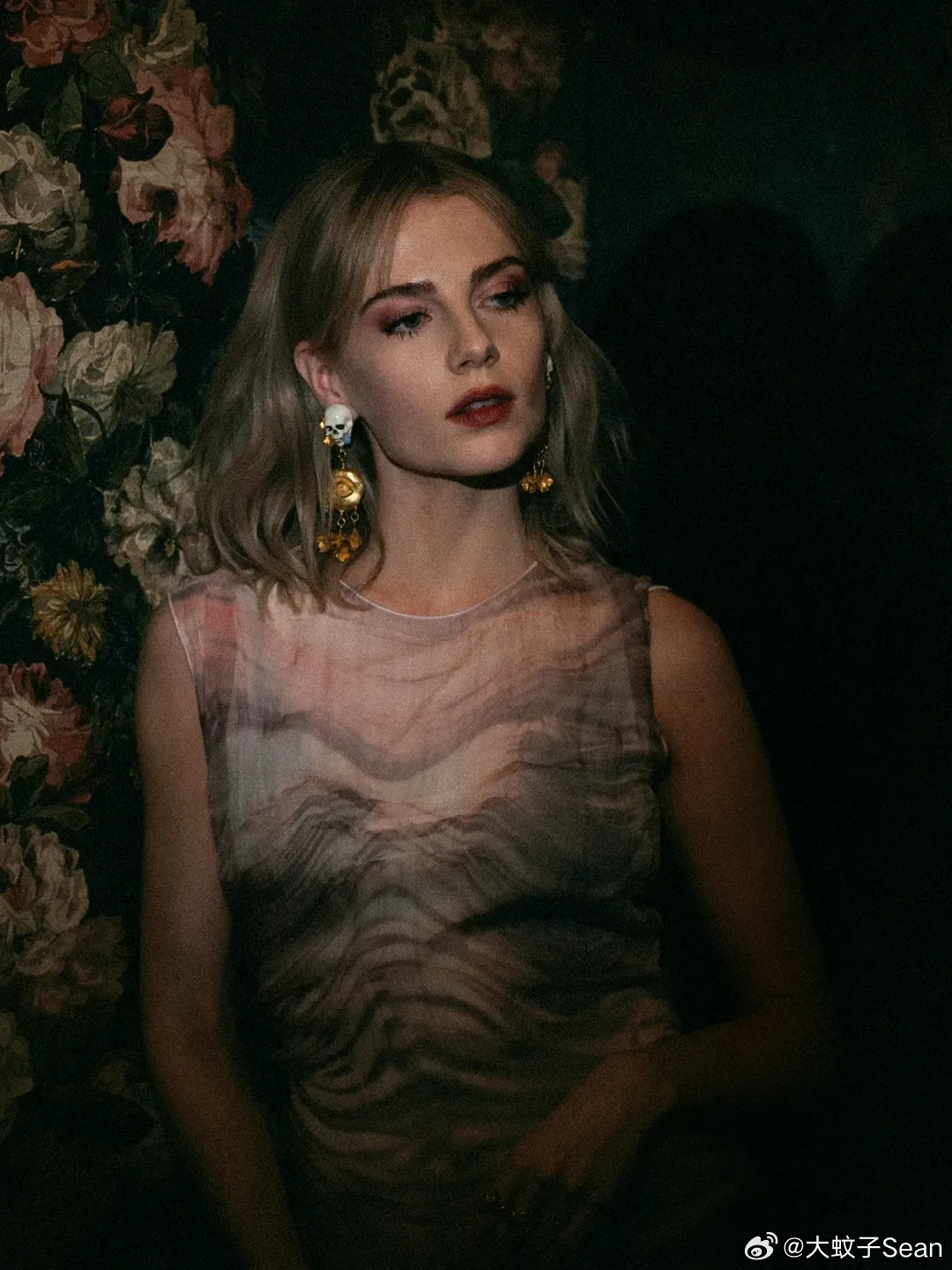 Lucy Boynton露西宝通确定加盟热剧《七王国的骑士》第二季，出演红寡妇L