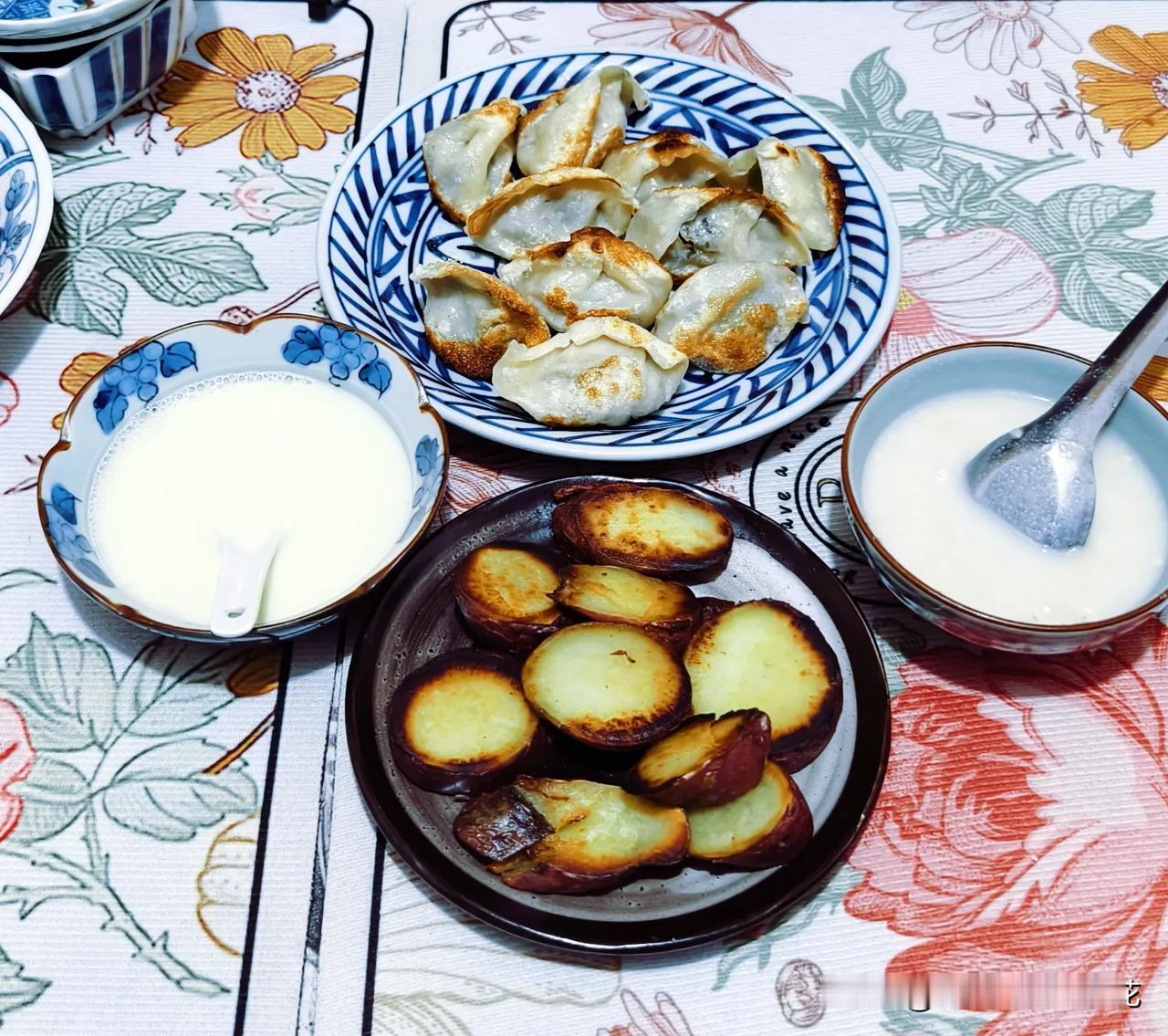 早上好，今天的天气实时温度9度，体感温度6度，温度还好，不冷，早上油煎饺，牛奶，