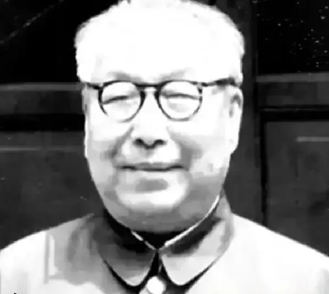 1988年农民朱海清在地里干农活，村长气喘吁吁跑来：“别干了，快回去，你家来了个