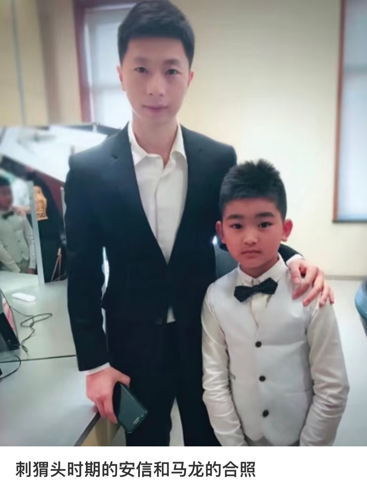 居然看到了马龙和周安信的合照周安信那个时候刺猬头 