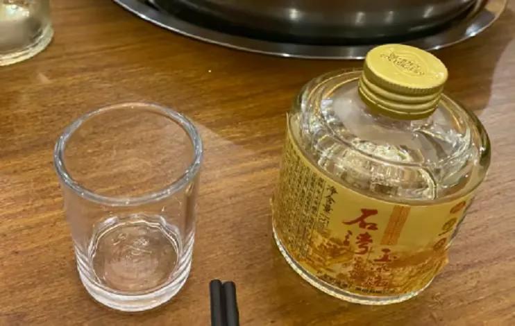 广东人怪象：桌上不见茅台、五粮液，反倒是这4款“纯粮酒”


第1款：石湾玉冰烧