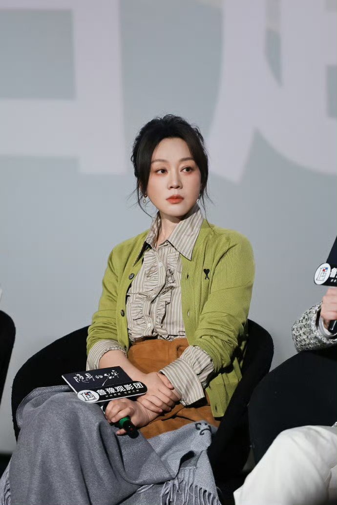 闫妮的光是快乐总是会反复被闫妮迷糊中的通透狠狠戳中了！ 