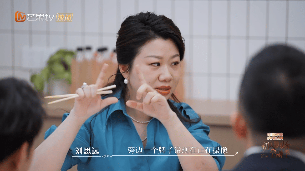 刘思远门口常年放男同学的鞋刘思远分享了超实用的独居小心机：在家门口放一双男鞋，还