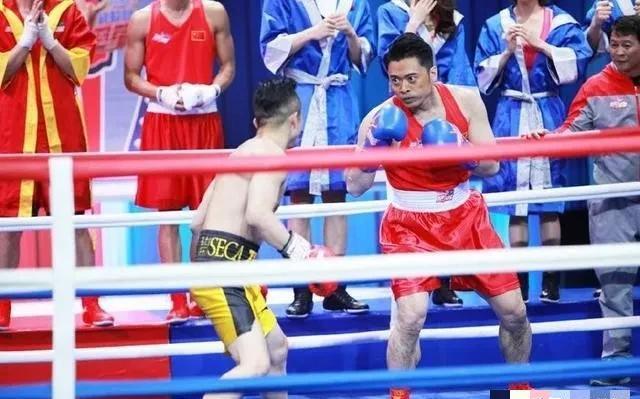 2016年，樊少皇向邹市明下战书，两人在擂台上一较高下，开始之前，48公斤的邹市