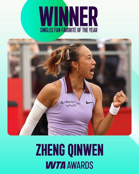 郑钦文连续两年获得WTA最受欢迎女选手。
罗马半决赛，郑钦文vs高芙的比赛，
为
