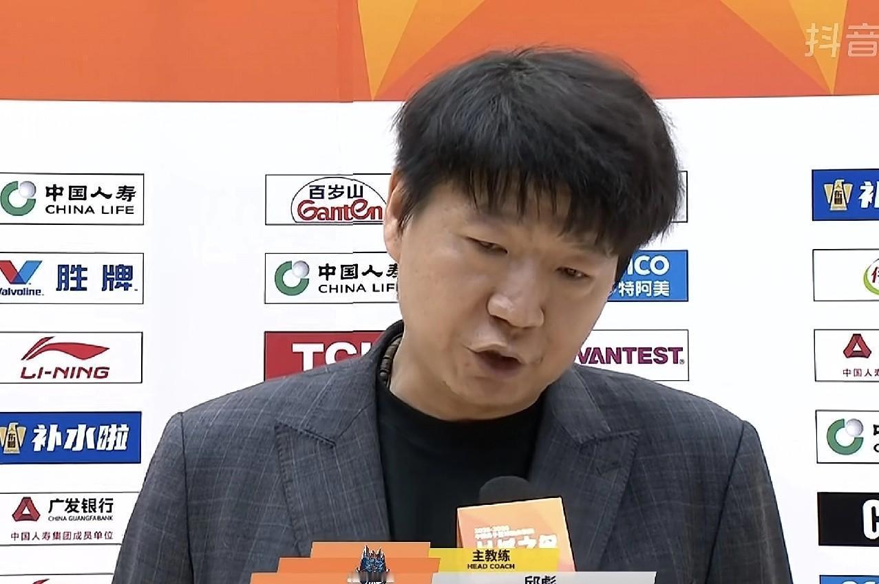 5月3日山东男篮这场季后赛打得真是一波三折，第三节明明已经领先到三十分，结果末节