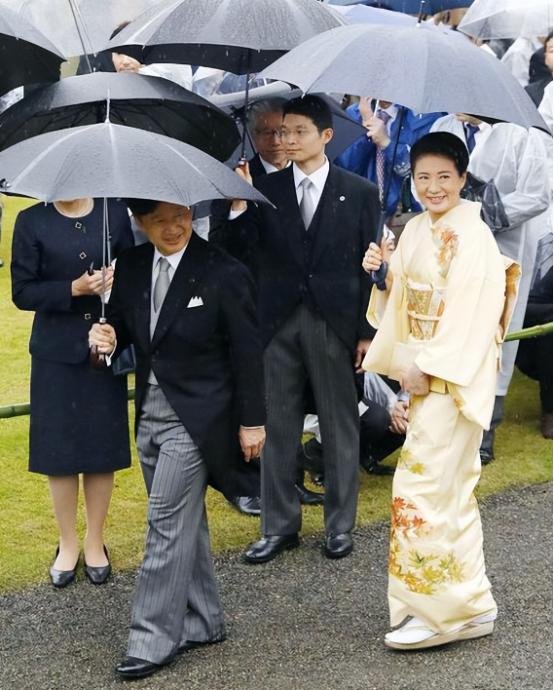 国内翻译和媒体犯了个流传百年的大错误！那就是把日本倭王称作“天皇”！这俩字本是中