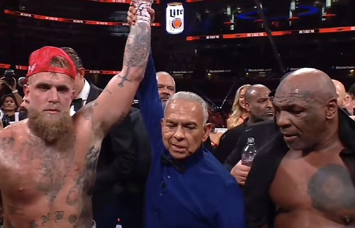 58岁泰森复出打满8回合  58岁的“拳王”泰森与27岁的年轻拳手杰克·保罗之间