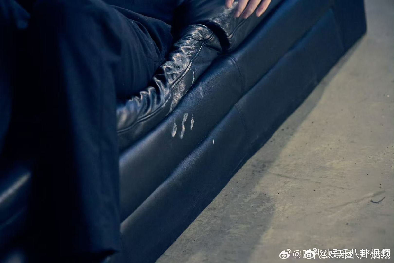 严浩翔分享新歌进度严浩翔给大家看一点点MV剧透严浩翔新歌造型有点东西严浩翔剧透新