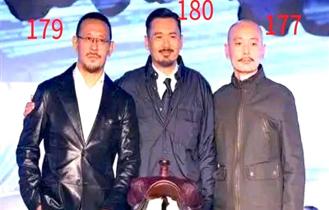 姜文那183cm的身高，在周润发面前消失了4厘米。
 
发哥去年七十岁体检，身高