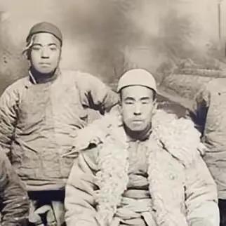 1968年的秋天，被关押在承德监狱18年的土匪齐达榜刑满释放。他回到了自己的家乡