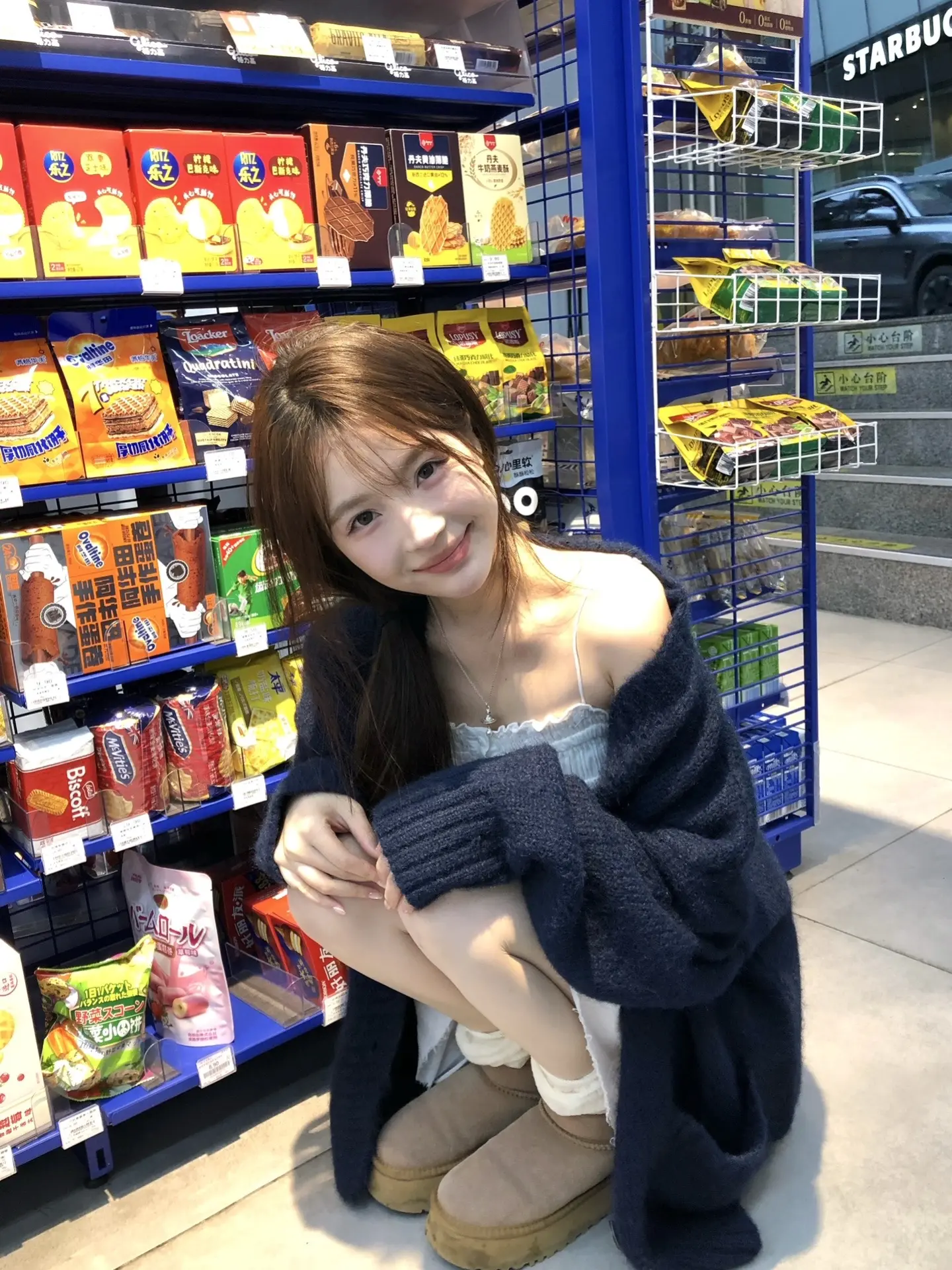 幸福就像猫追尾巴。