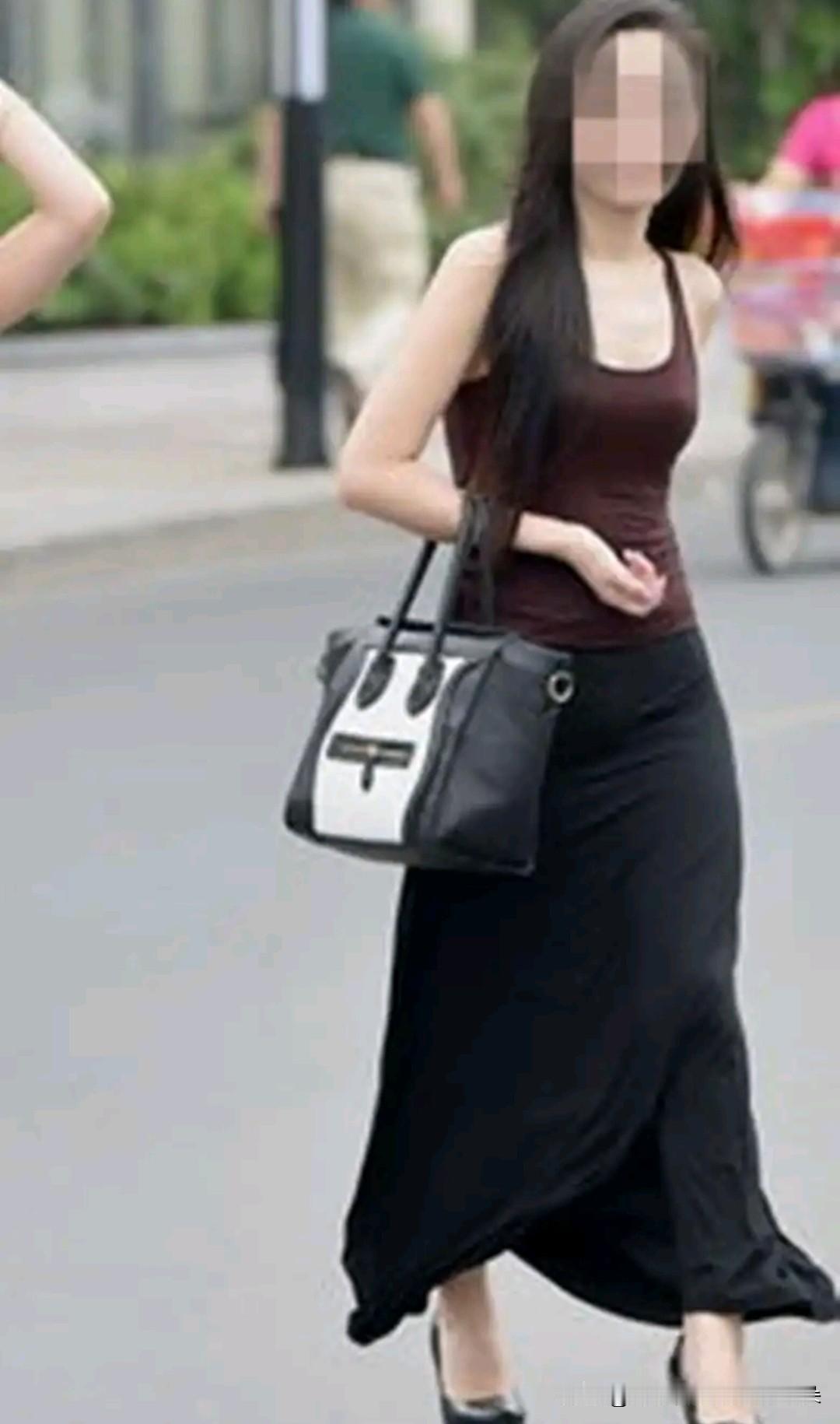 深圳海关查获“鱼尾裙”藏229条活鱼！网友炸锅：这操作太离谱

🔥 热搜词条：