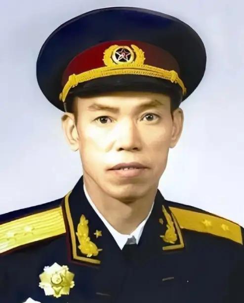 1980年，被组织审查和劳动锻炼长达8年的梁兴初将军，终于等到了处理结果：免除党