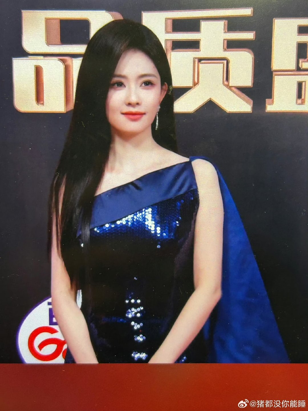 白鹿蓝色亮片斜肩裙白鹿解锁全新高定品牌Alexis Mabille 2024 F