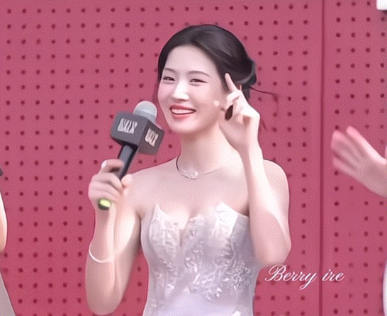 卢昱晓 红毯公主卢昱晓芭莎红毯，在逃公主🈶 ​​​