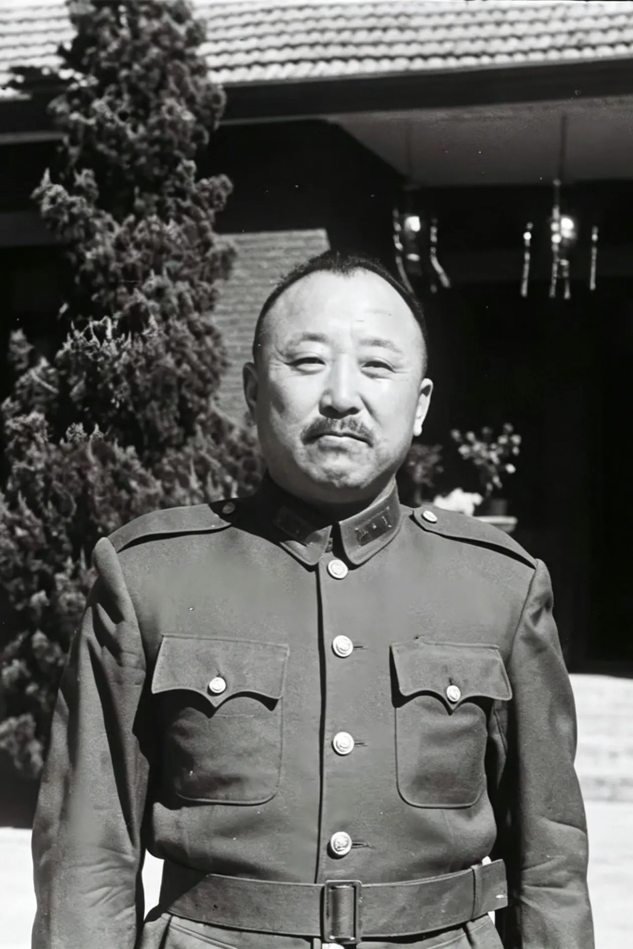 东北剿总总司令：卫立煌。
