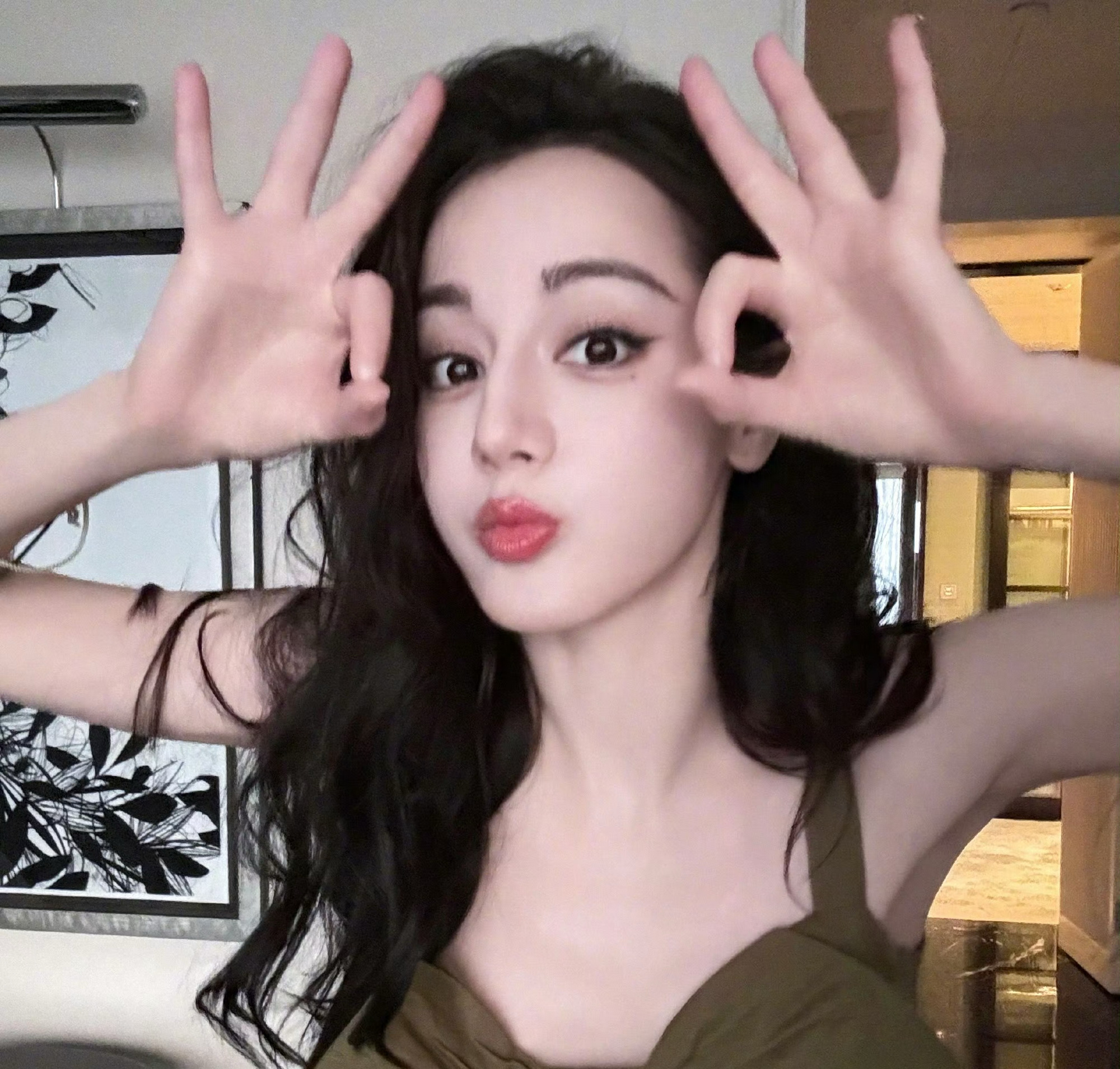 #迪丽热巴精灵苏醒花絮图#森林公主🧚‍♀️降临，不愧是人间精灵巴巴[好喜欢]，