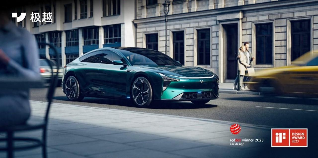 又一台“7之家族”新能源车，极越07来了！计划于 2024 年上市。
这台一出手