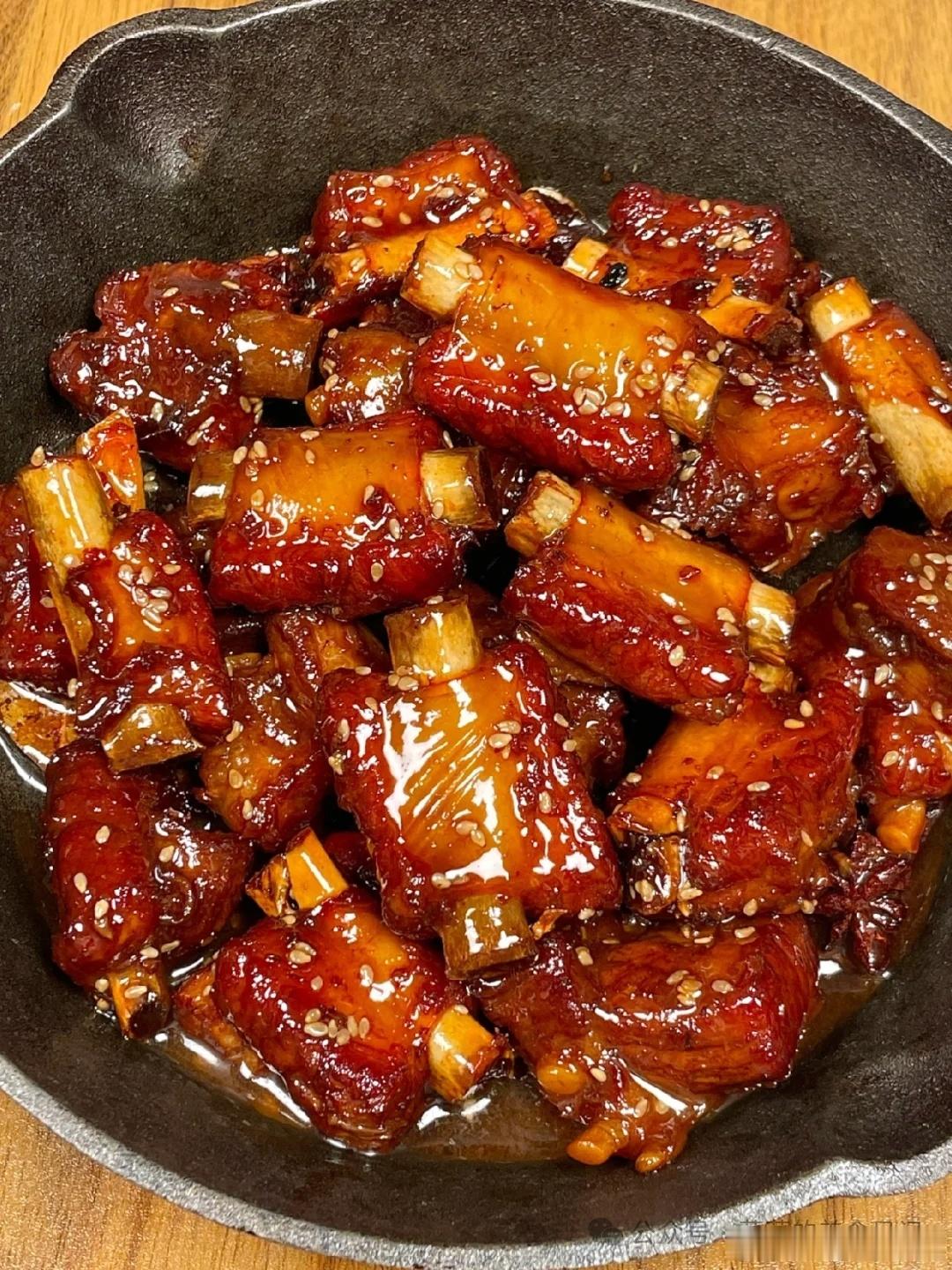 食养中原[超话] 这些常见原因，会导致女性雌激素升高1.肥胖脂肪细胞中的芳香化酶