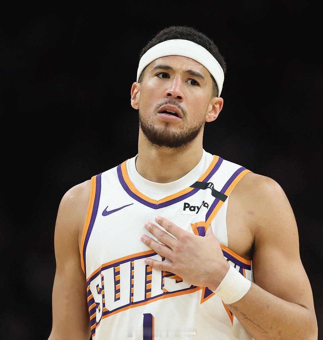 太阳记者John Gambadoro：布克新赛季全职担任控球后卫NBA自由市场N