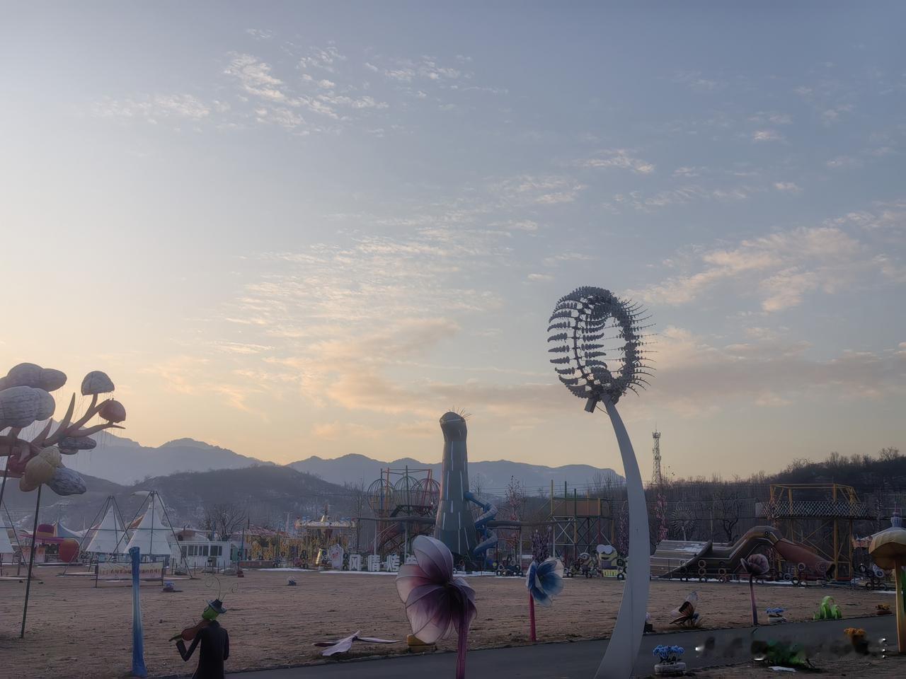 朋友向我借了比较贵重的东西，归还时发现有轻微损坏，但他没提，我该怎么开口说这件事