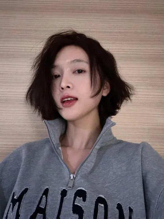 吴宣仪改认证吴宣仪开通个人工作室啦！还改了认证！吴宣仪乐华认证取消乐华认证取消了