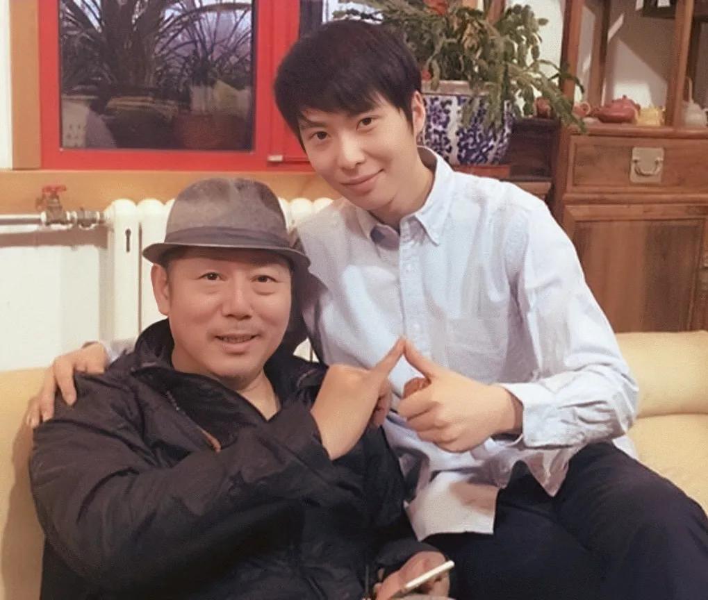 1988年，张光北对李诚儒说：“兄弟，你那1000块钱的金项链给我来一条，先赊账