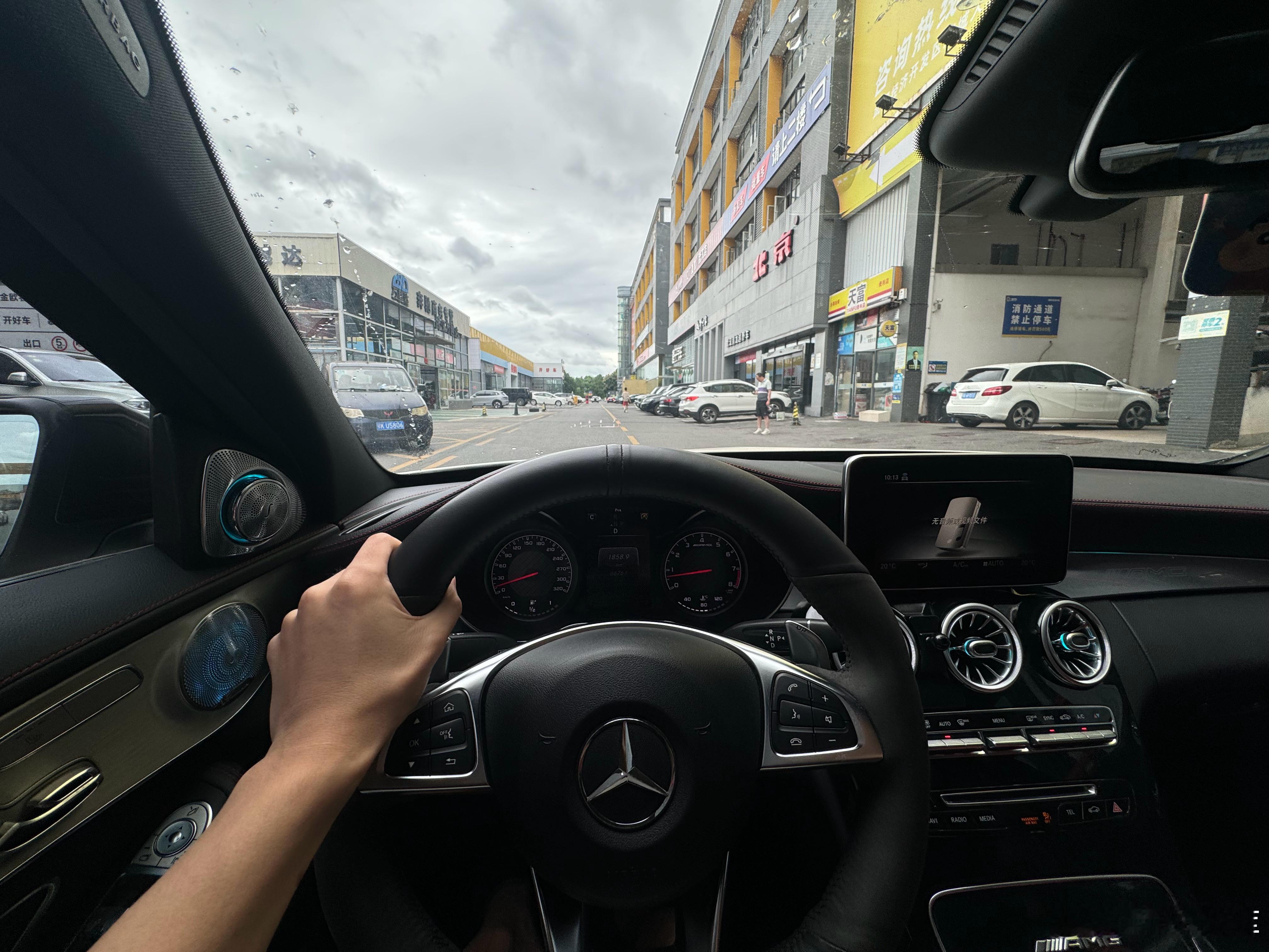 这么好的车没有碰到有元人4.0T 大V8发动机指导价92.88万元2018年5月