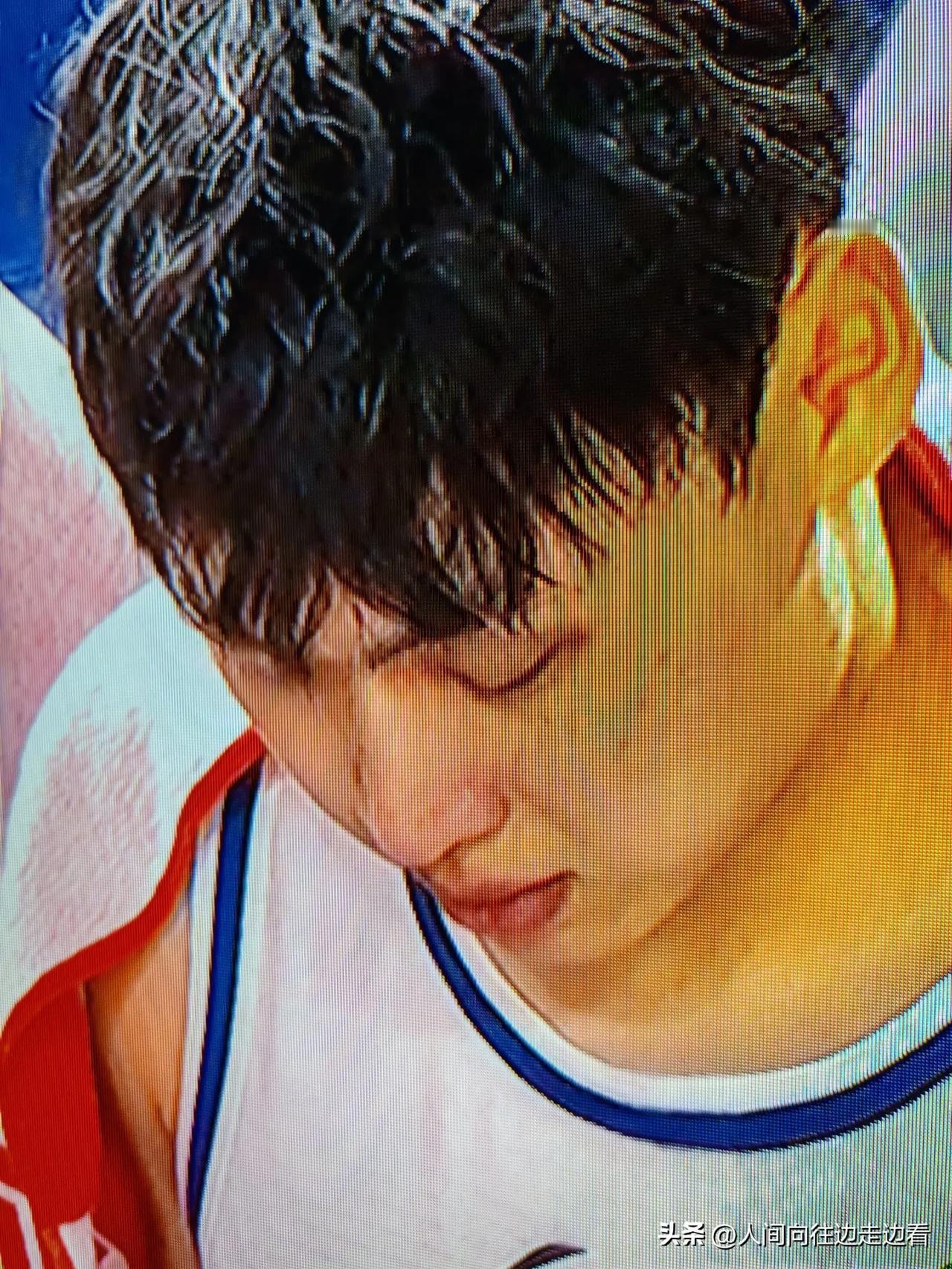 青岛反客为主上半场60比45领先新疆15分，韦瑟斯庞16分6助攻，全队有11记3