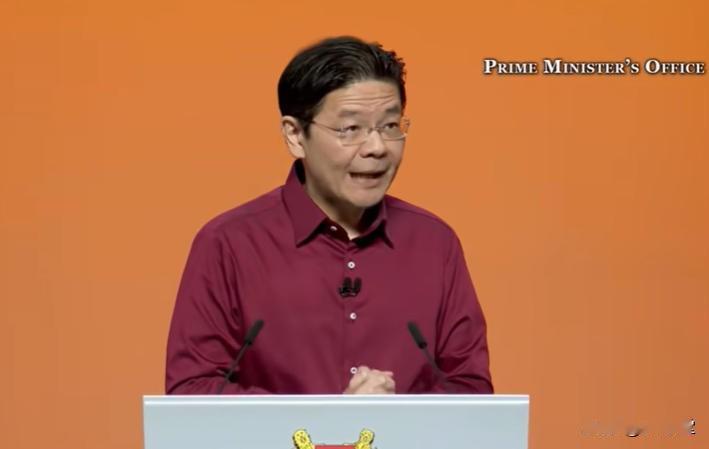 新加坡总理用中文发表演讲：我们绝不可成为单语社会。8月23日，新加坡总理黄循财在
