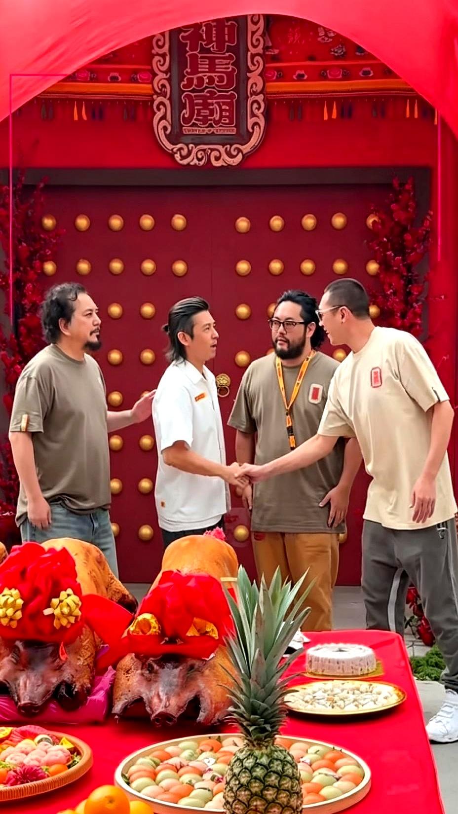 陈冠希，最近居然拉着干爹黄秋生，现身马来西亚槟城，低调给一部 2027 年的贺岁