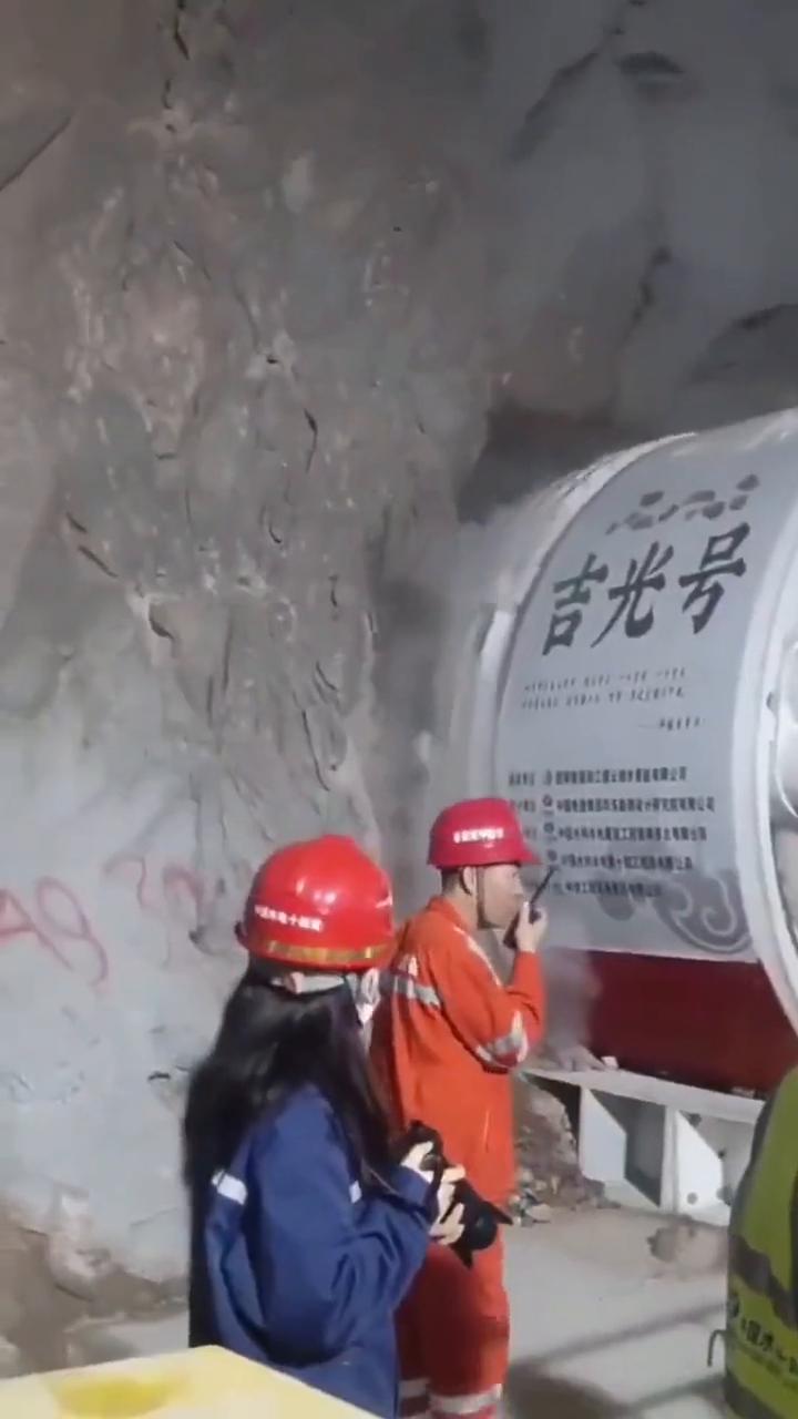 这下彻底坐不住了，他们怎么也不敢相信中国竟在每年冰封一百二十天的黄海海域将九十吨