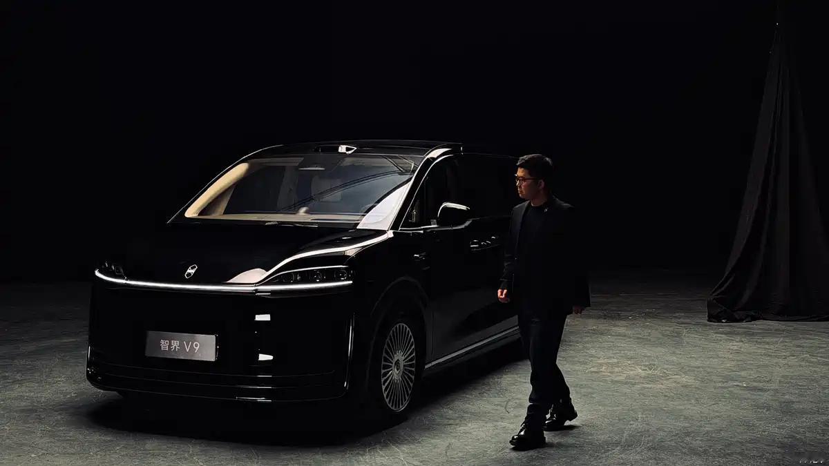 智界V9实车预告图与理想MEGA尺寸接近将在2026年春季推出预计价格在50万之