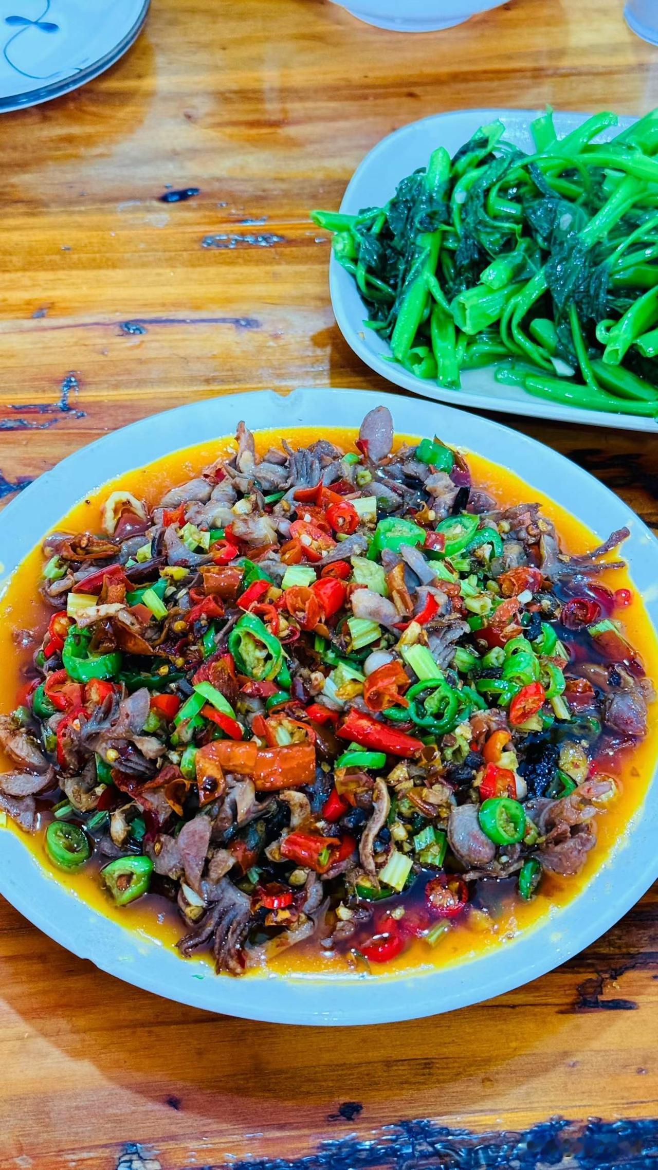 十多年前超爱来吃的苍蝇馆子，
今时依旧火爆，味道还是一如既往的好吃
——位于新都
