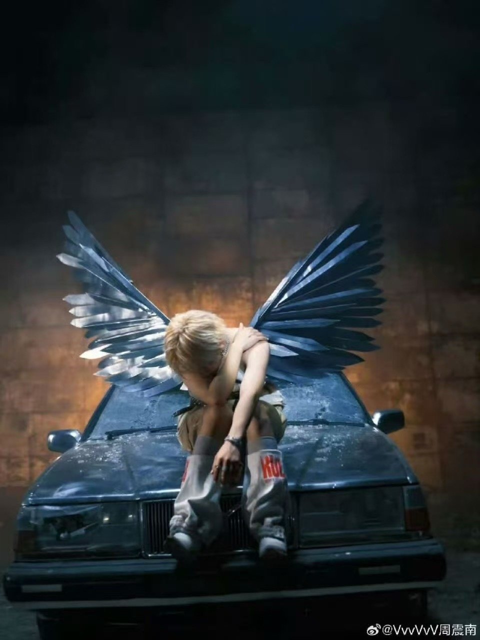 周震南MILLI新歌MV上线 周震南主导的风格实验又添重磅作品。与MILLI的合