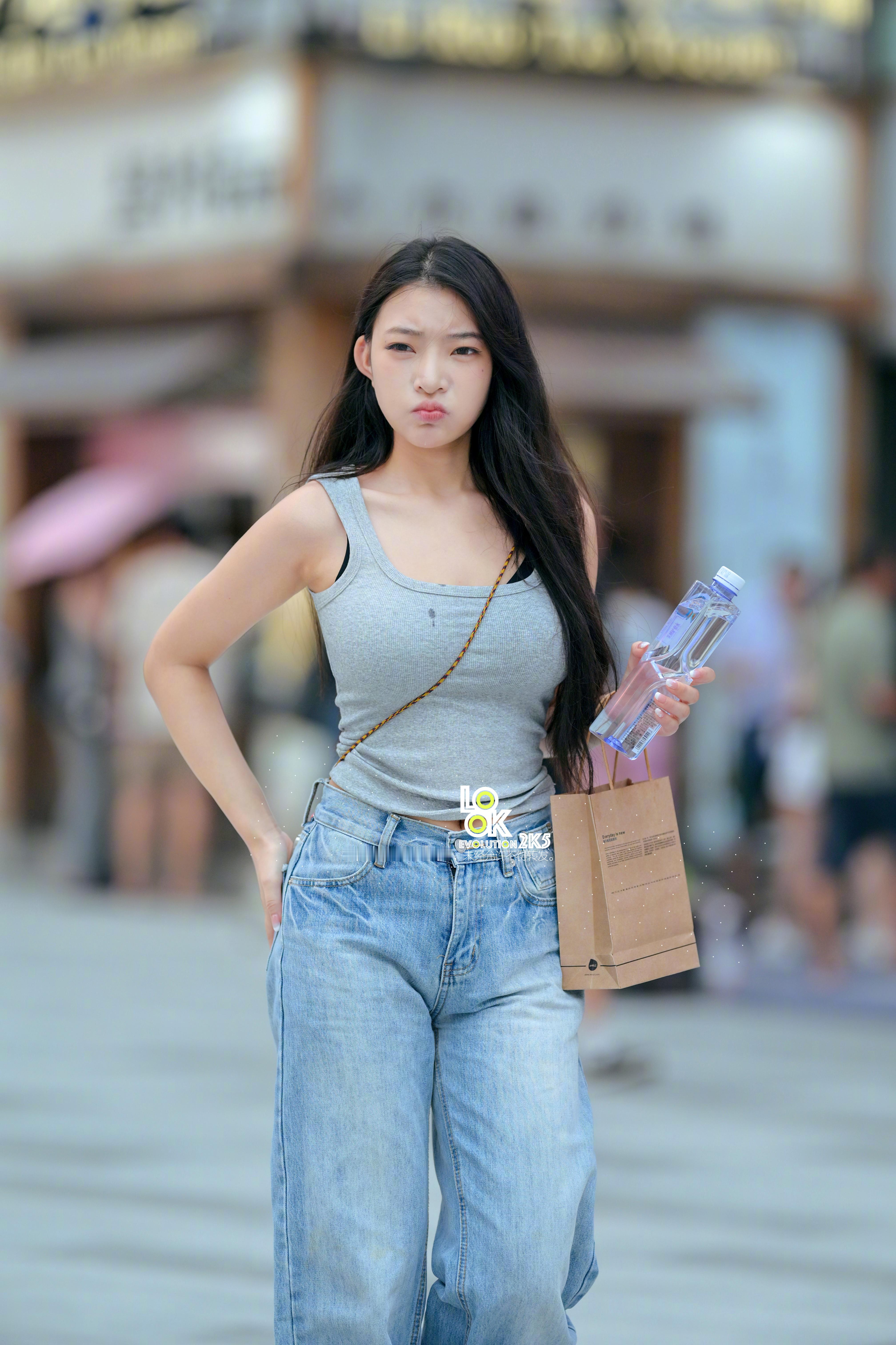 这个表情好可爱 ​​​